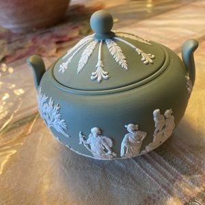 Antique Small WEDGWOOD England Celadon Green Jasper Dip SUGAR BOWL & Lid